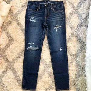 Women’s American Eagle ripped jeans